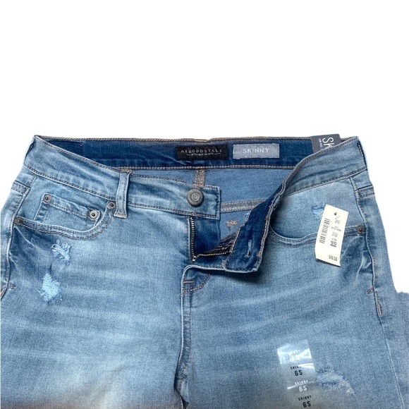 Aeropostale Distressed Light Washed Low Rise Skinny Jeans - Picture 5 of 13